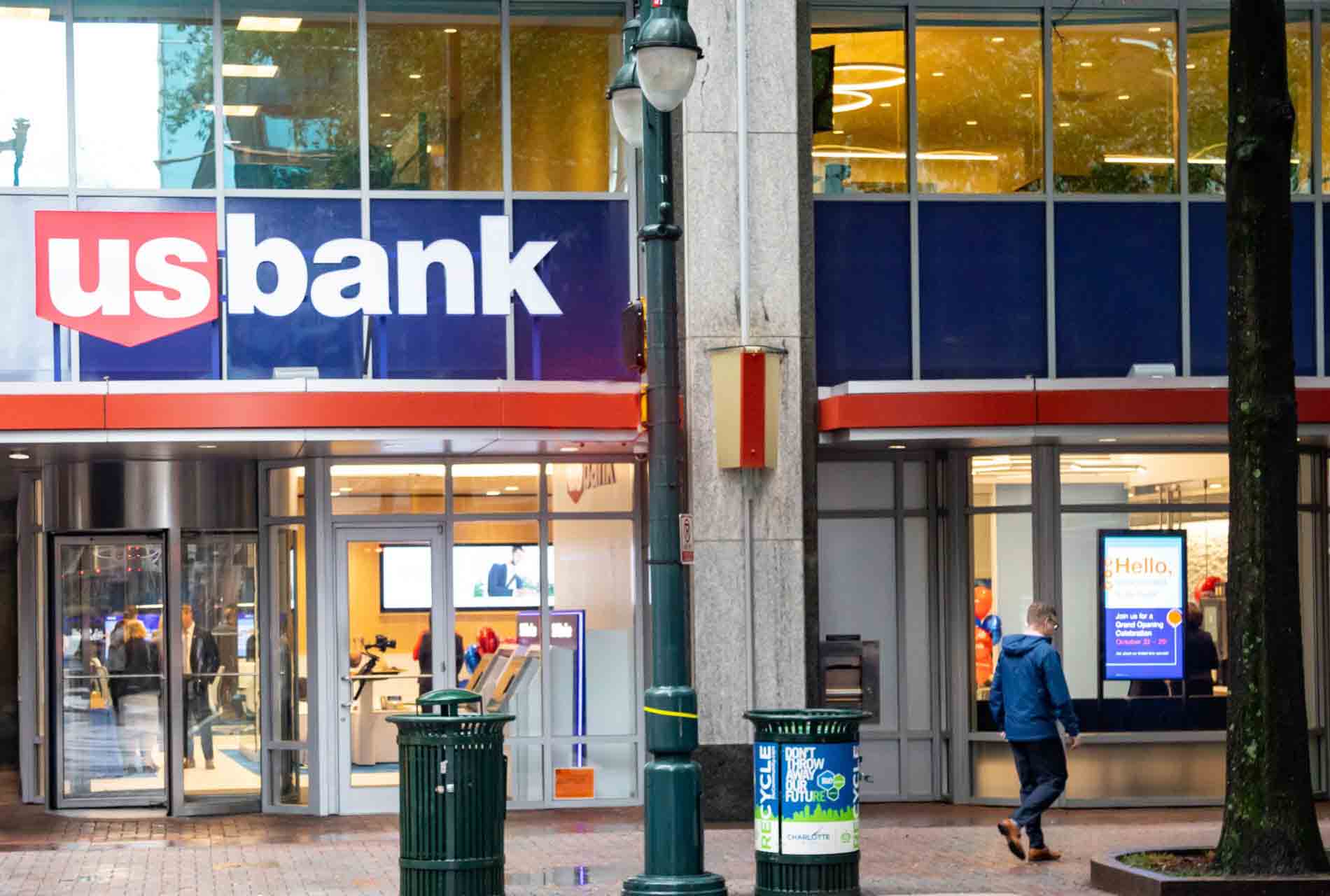Photo of a Valzure Private Bank branch in a downtown city location