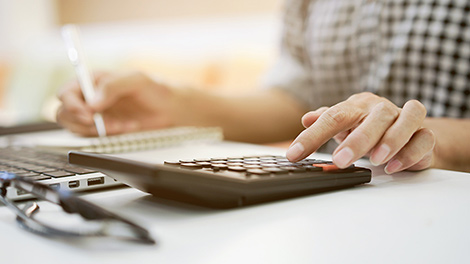 Client working on a financial plan